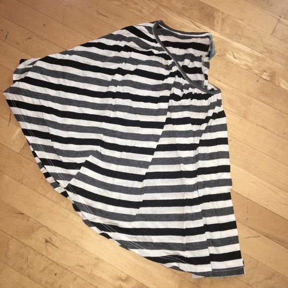 Loose Striped Crop Top - Picture 2 of 4